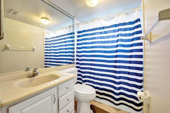 Building Photo - 9470 Tangerine Pl