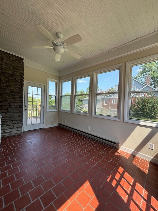 Building Photo - 104 Fairway Dr