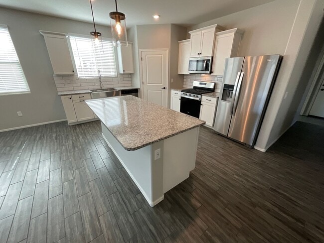 Building Photo - Mountain views in Rocking K Community