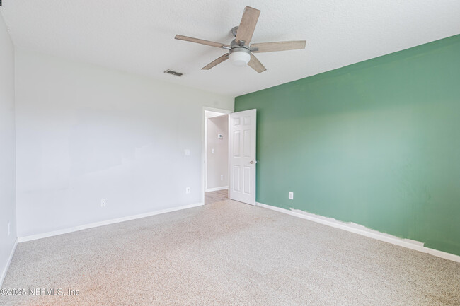 Building Photo - 12582 Hickory Lakes Dr S