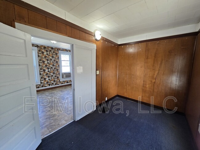 Building Photo - 1017 19th St SE