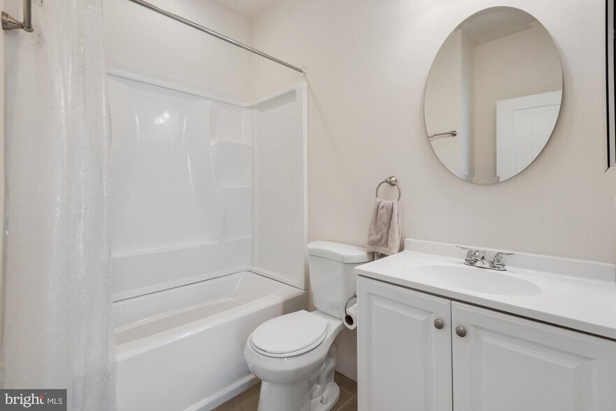 3rd full bath on top level - 924 King Farm Blvd