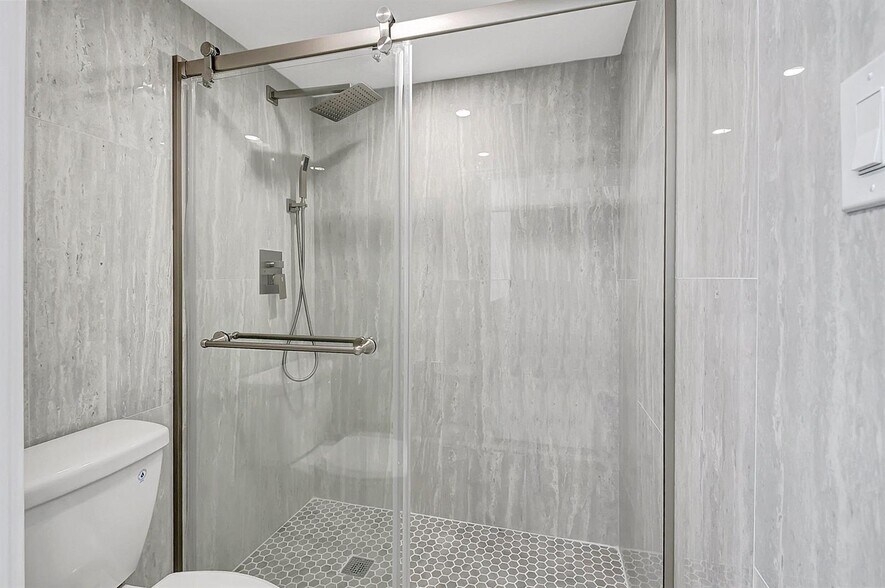 Building Photo - 5550 Witney Dr