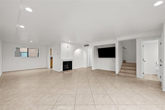 Building Photo - 13861 Vanowen St