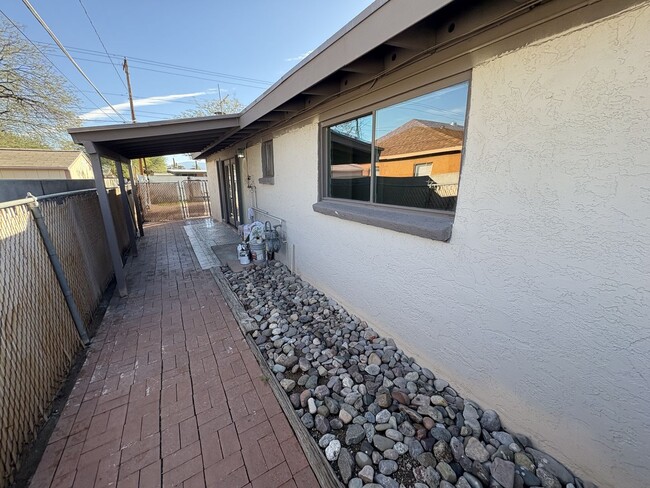 Building Photo - Great central location on cul-de-sac