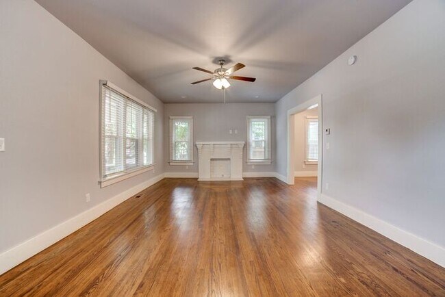 Building Photo - 3/2.5 Dream Home With Lots Of Charm
