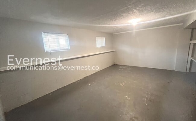 Building Photo - 5042 Bentler Dr