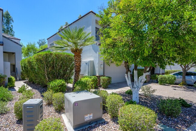 Building Photo - 7272 E Gainey Ranch Rd