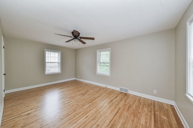 Building Photo - 536 S Main St