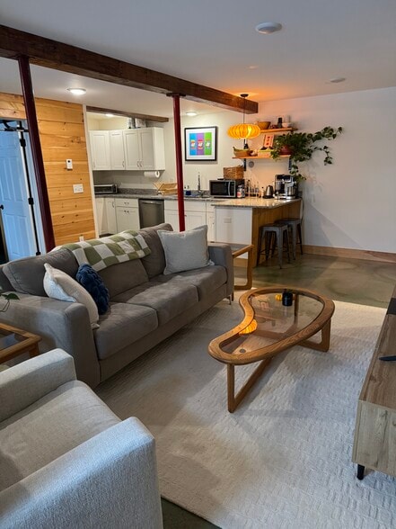 Building Photo - 361 S Winooski Ave