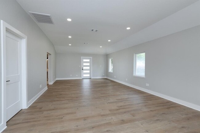 Building Photo - 16435 Telge Rd