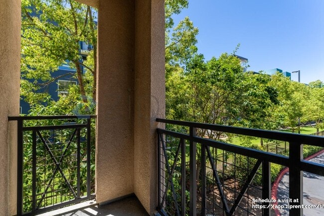 Building Photo - 4952 Haight Terrace