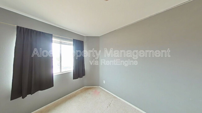 Building Photo - 491 W Ebony Way