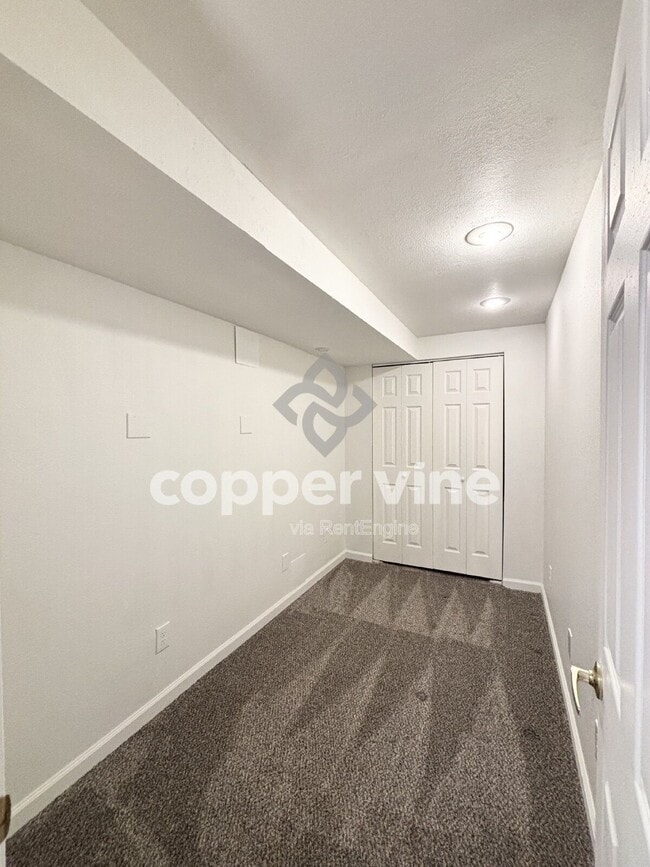 Building Photo - 700 4th St