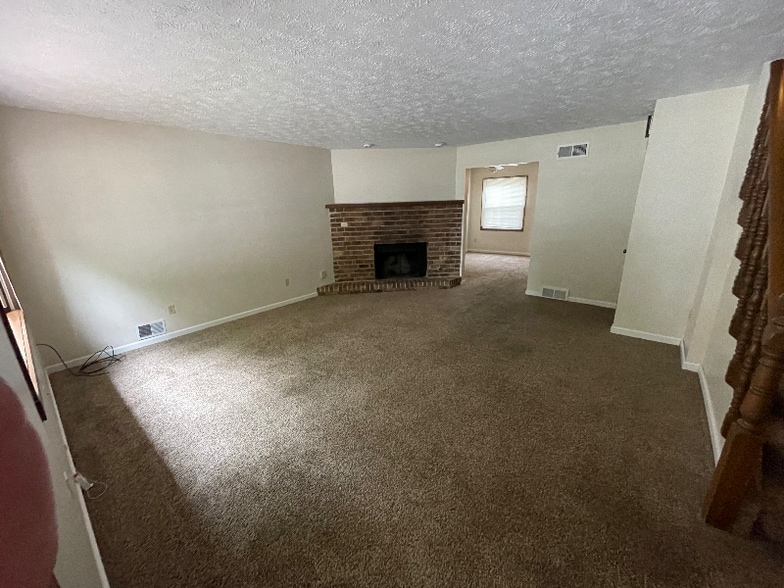 Building Photo - 1352 Red Tail Hawk Dr