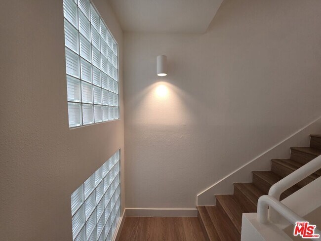 Building Photo - 1421 Greenfield Ave