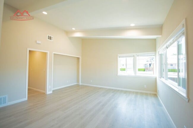 Building Photo - 1829 El Parque Ct