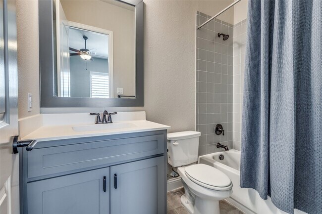 Building Photo - 11112 Lacey Oak Ridge