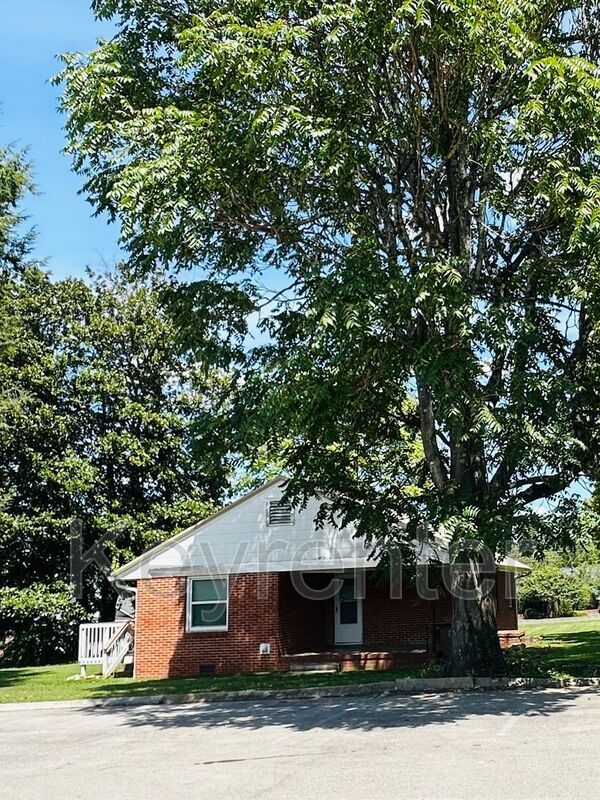 Building Photo - 4315 Woodlawn Pike