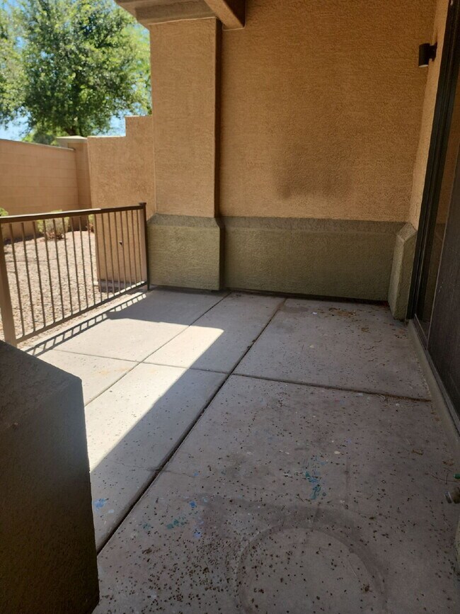Building Photo - 705 W Queen Creek Rd