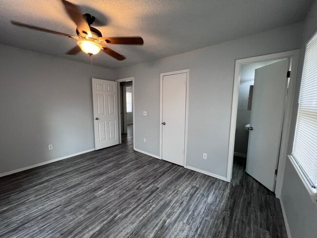 Building Photo - 14456 NE 4th St