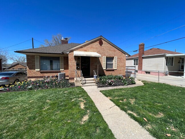 Building Photo - 3023 Van Buren Ave