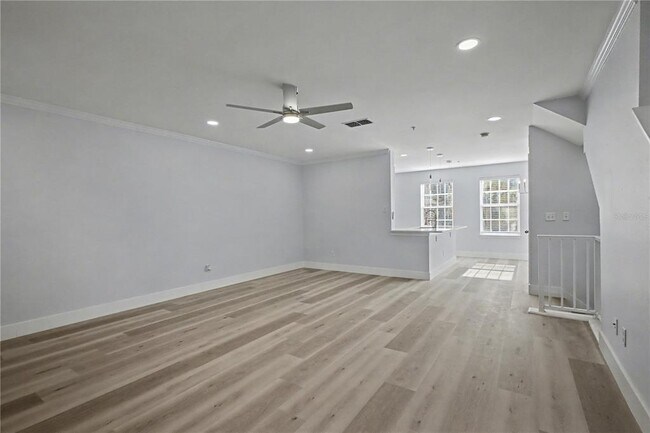 Building Photo - 1042 WATERSIDE Dr