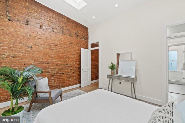 Building Photo - 1029 Euclid St NW
