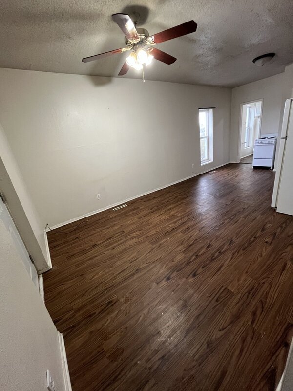 Building Photo - 1513 Des Moines St