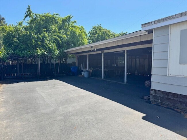 Building Photo - RARE FIND AVAILABLE NOW HOME IN ROGUE RIVER