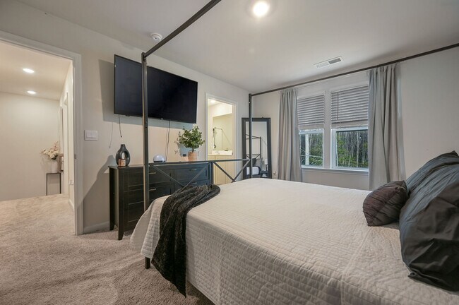 Building Photo - 193 Currant Cir