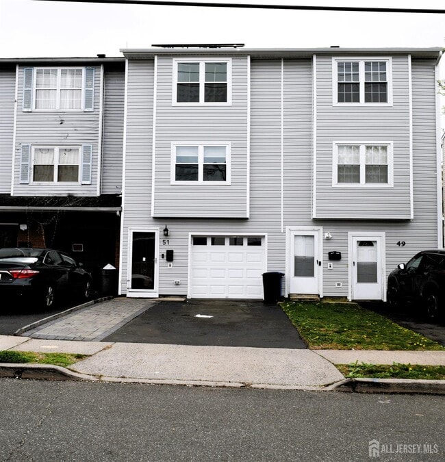 Primary Photo - 51 Larch St