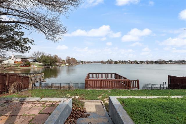 Building Photo - 1317 Lakeshore Dr