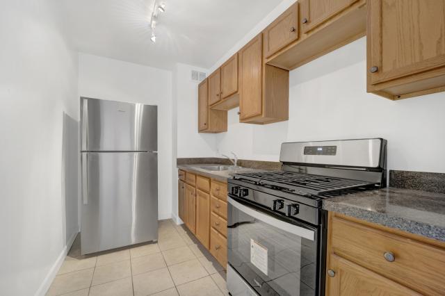 Building Photo - 1 bedroom in Chicago IL 60640