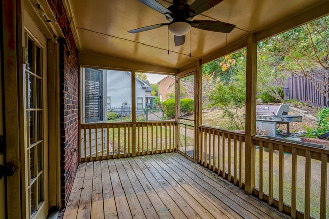 Building Photo - 60 Ravenwood Hills Cir