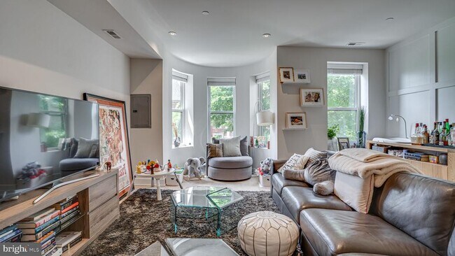 Building Photo - 2003 1st St NW