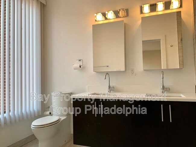 Building Photo - 842 N American St