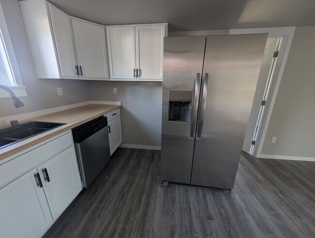 Building Photo - Remodeled 2 Bedroom Home – Water & Sewer Included