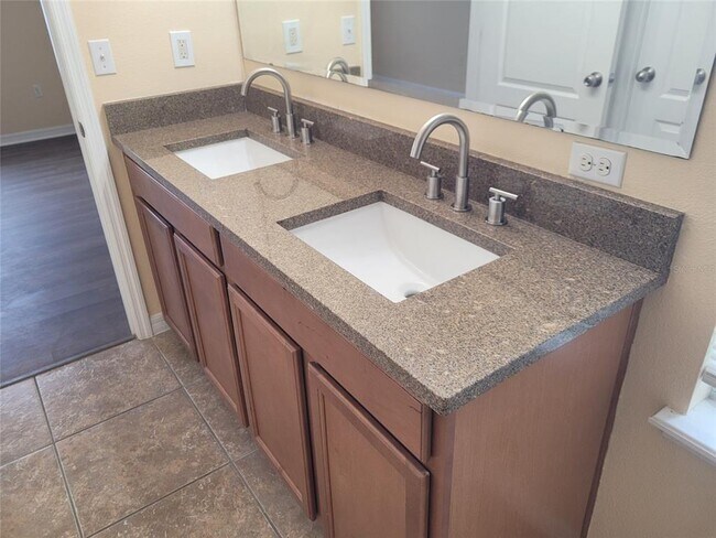 Building Photo - 1555 Scarlet Oak Loop