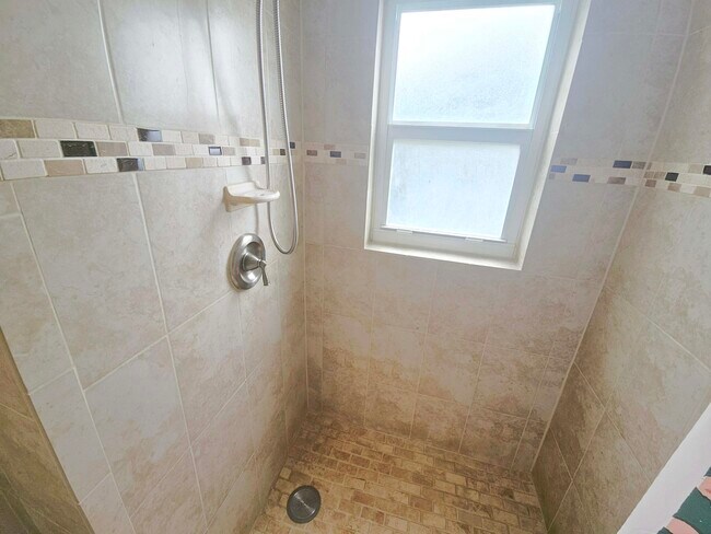 Building Photo - 14747 Cumberland Dr