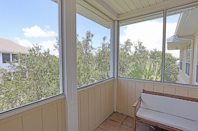 Building Photo - Bright & Airy, Newly Remodeled 3BR/2BA Condo