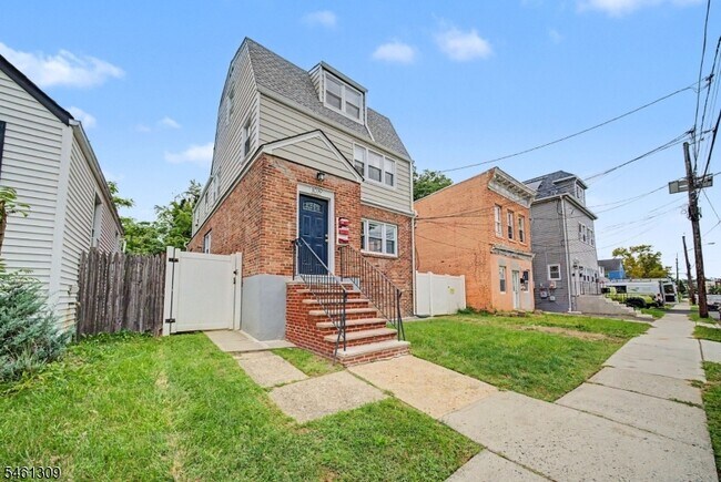 Building Photo - 1019 Rivington St