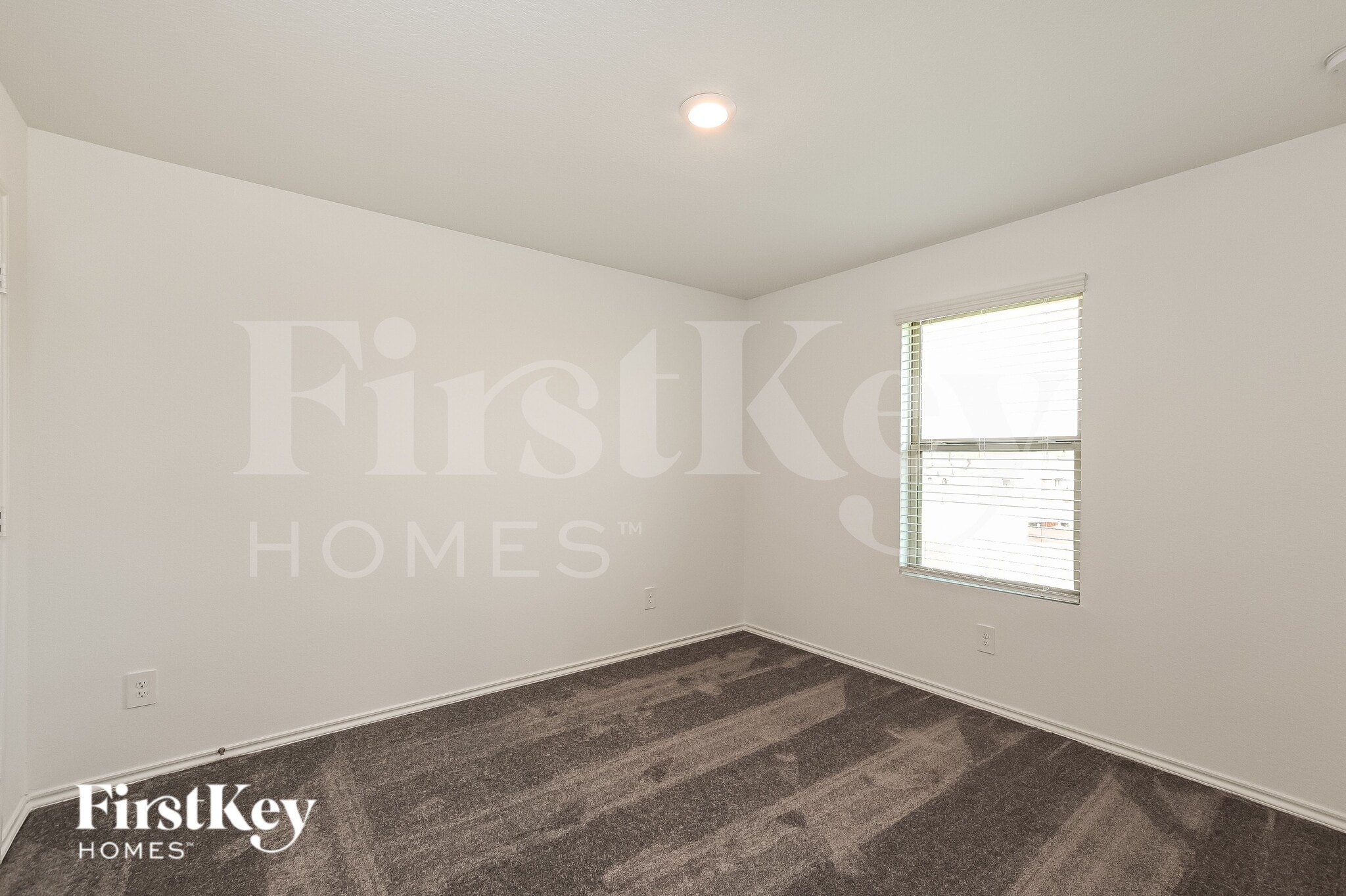Building Photo - 302 Pickwick Gdns Ln