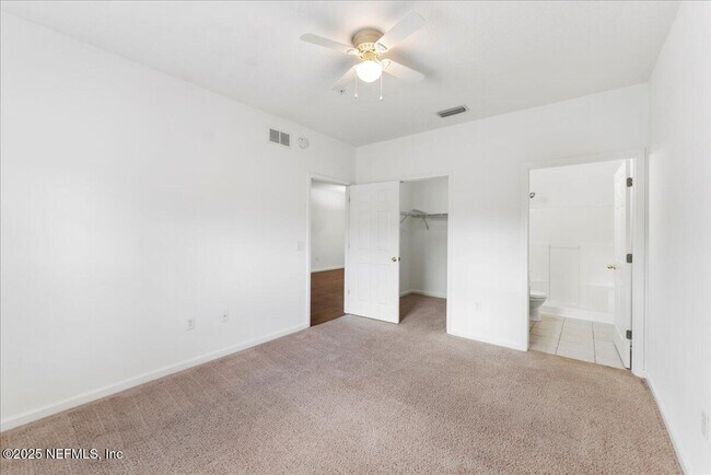 Building Photo - 8215 Green Parrot Rd