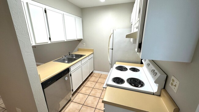 Building Photo - 803 Timbers Ct