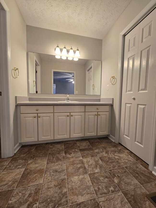 Building Photo - Beautiful Ranch Style Home for Rent