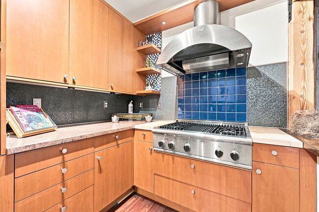 Building Photo - 551 Aspen Dr
