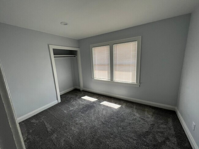 Building Photo - 931 Thomas Rd