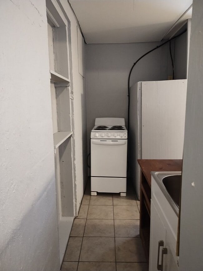 Building Photo - 1 bed / 1 bath - $750