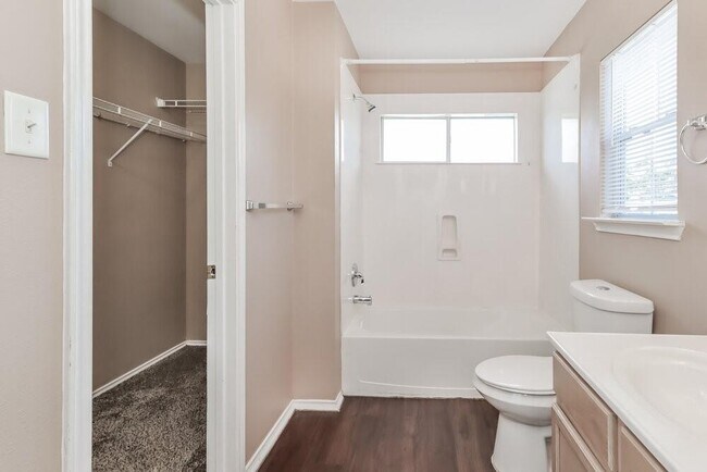 Building Photo - 9310 Abbotshall Ln